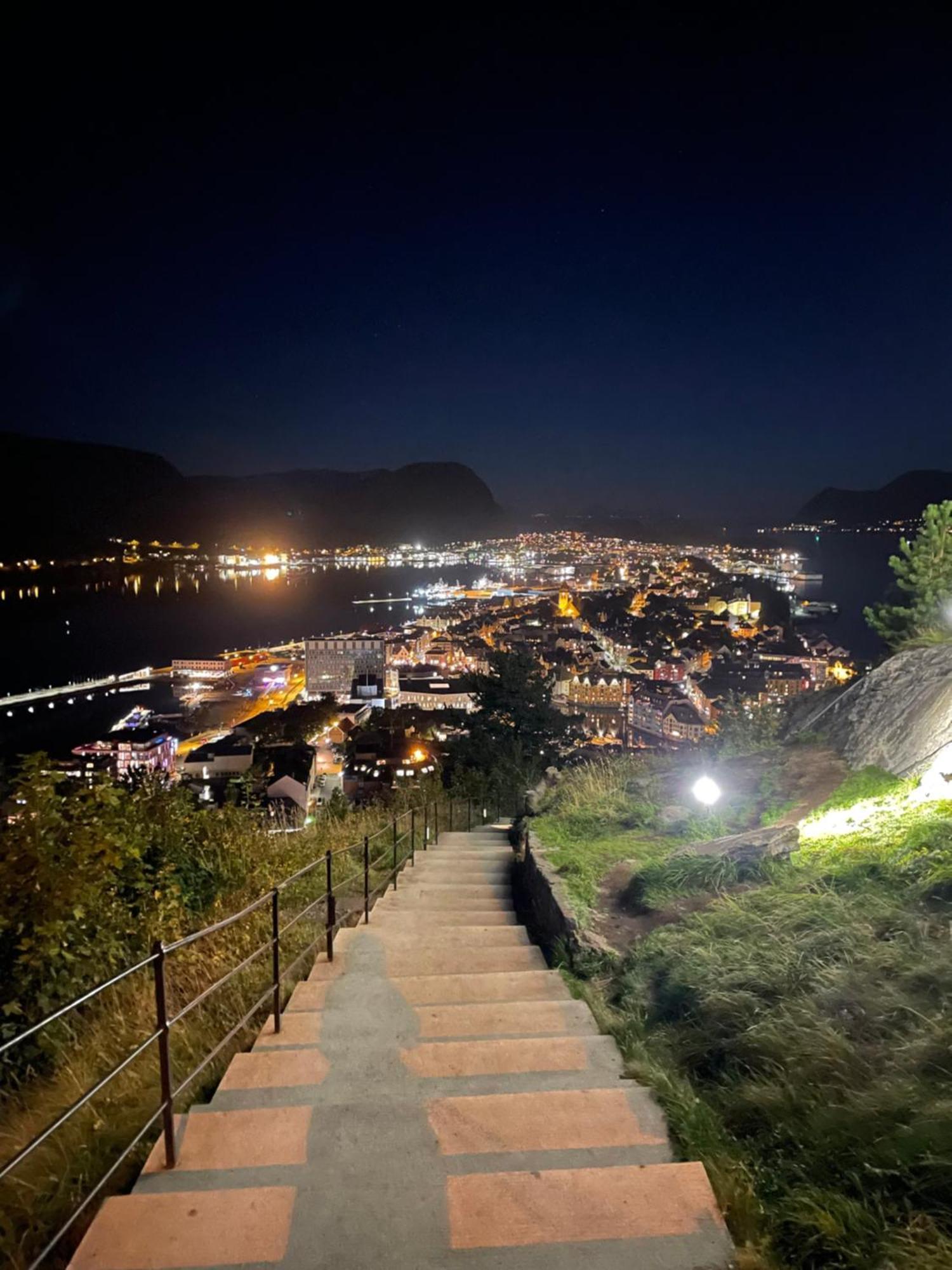 Koselig Leilighet I Sentrum Ålesund Zewnętrze zdjęcie